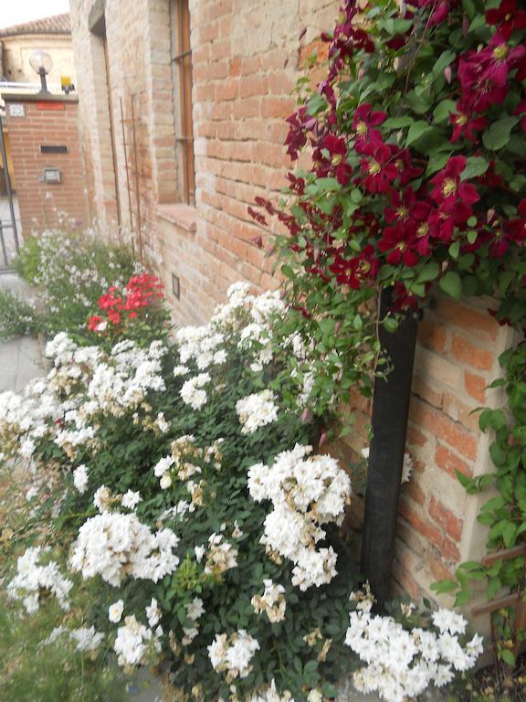 Al Centro Del Borgo Apartment Guarene Bagian luar foto