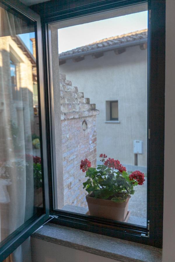 Al Centro Del Borgo Apartment Guarene Bagian luar foto