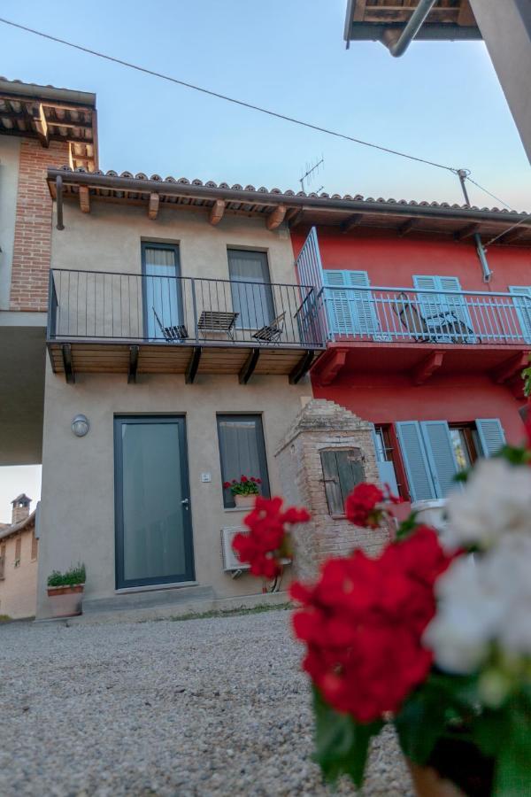 Al Centro Del Borgo Apartment Guarene Bagian luar foto