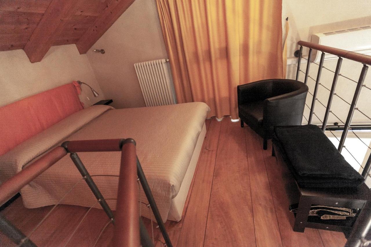 Al Centro Del Borgo Apartment Guarene Bagian luar foto