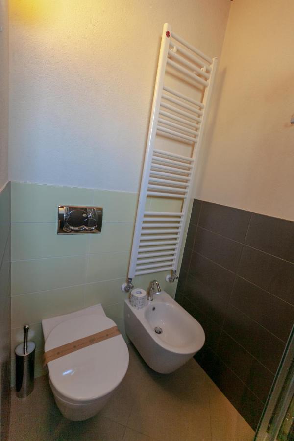 Al Centro Del Borgo Apartment Guarene Bagian luar foto