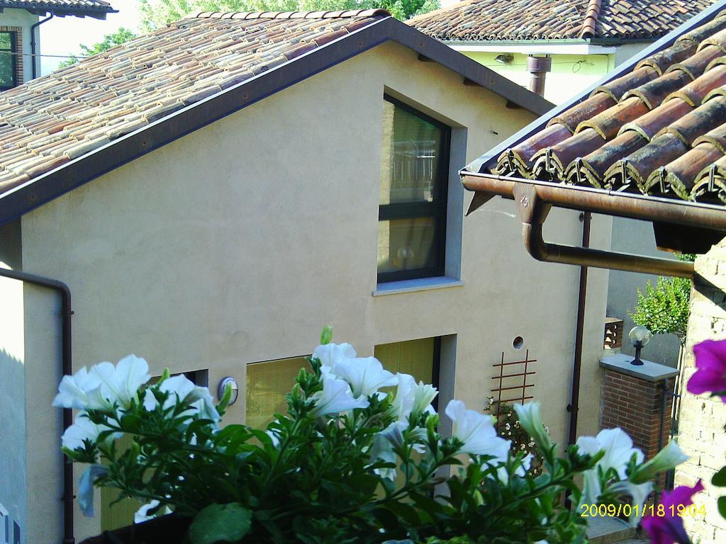 Al Centro Del Borgo Apartment Guarene Bagian luar foto